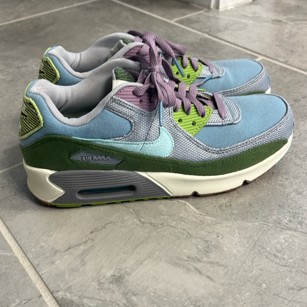Nike air max 90 size 7Y or women’s 8.5